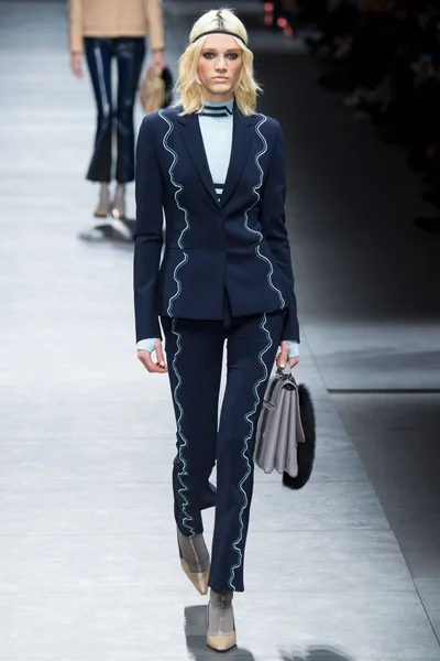 Look 30